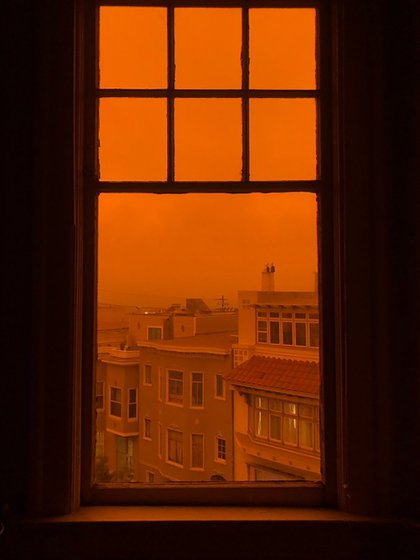 El reportero David Ingram subió a Twitter esta imagen que captó desde una ventana de su hogar en San Francisco
