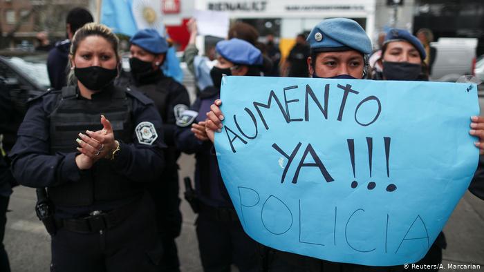Argentinien Buenos Aires | Protest von Polizisten für bessere Arbeitsbedingungen (Reuters/A. Marcarian)