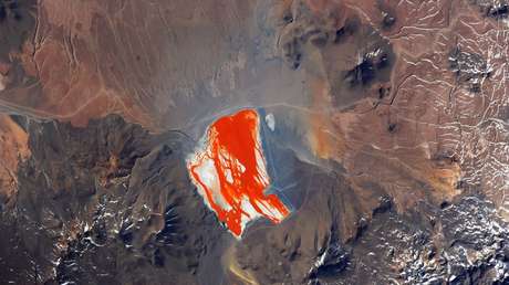 FOTO: Publican una asombrosa imagen de la Laguna Colorada de Bolivia tomada desde la Estación Espacial Internacional