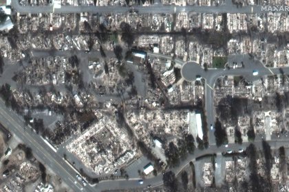 Una imagen de satélite muestra un primer plano de Northridge Terrace después del incendio de Alameda en Medford, Oregon, el 9 de septiembre de 2020. (Satellite image 2020 Maxar Technologies/Handout via REUTERS)