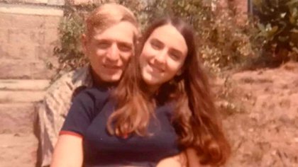 Johnny Lee Peoples y Cathy se conocieron en 1970 y desde entonces no se separaron más. Murieron tomados de la mano (Familia Peoples)