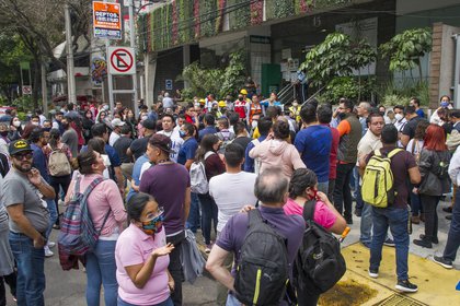 Residentes de la Ciudad de México durante el potente terremoto del pasado 23 de junio (Foto: Claudio Cruz/AFP)