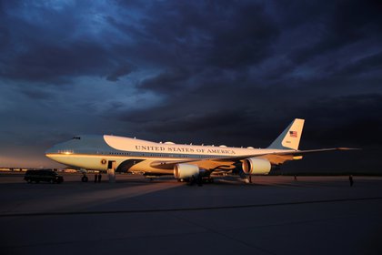 El Air Force One, basado en el famoso avión de línea Boeing 747, es un símbolo de la presidencia de EEUU (REUTERS/Carlos Barria)