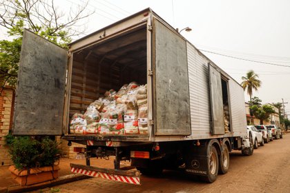 Un camión cargado con víveres, que la familia del secuestrado ex vicepresidente Óscar Denis entregó a comunidades del norte paraguayo EFE/Nathalia Aguilar 