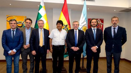 La comitiva argentina: Juan Zabaleta, Gabriel Katopodis, Felipe Solá, Alberto Fernández, Santiago Cafiero y Miguel Cuberos