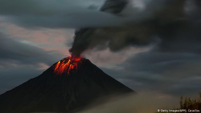 BdW Global Ideas Bild der Woche KW 09/2016 Ecuador Vulkan Tungurahua (Getty Images/AFP/J. Cevallos)