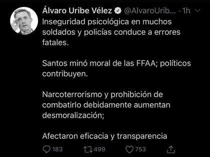 Pese a estar cumpliendo detención domiciliaria por presunto soborno y manipulación a testigos Álvaro Uribe publicó un trino en el que acusó a Juan Manuel Santos de ser responsable por lo escándalos en las FFMM.