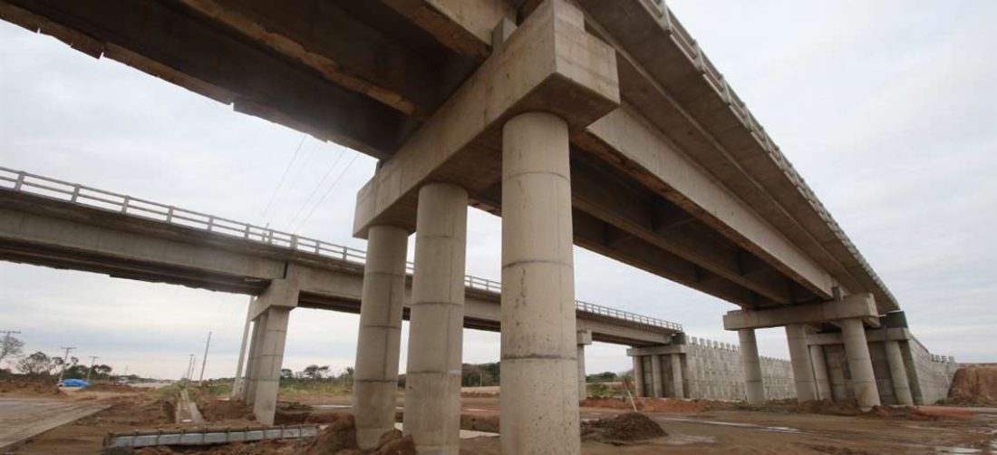 Puentes, escuelas, centros productivos son las obras que reclama su pago (Foto: EL DEBER)
