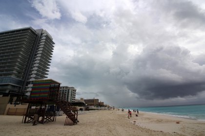 Emiten alerta roja en Cancún por Gamma. (Foto: EFE)