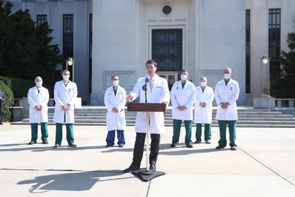 El médico personal del presidente, Sean Conley, dio el nuevo parte médico