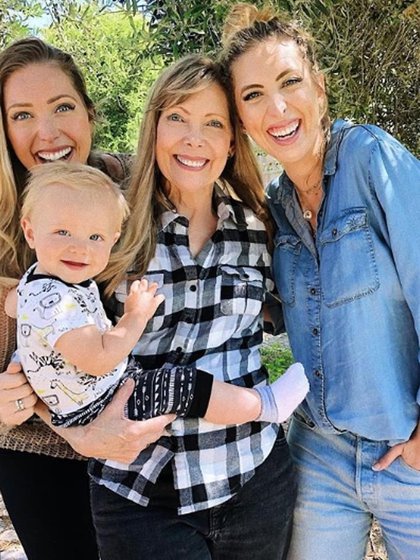 Valerie Ely, asesinada por su hijo Cameron, junto a sus hijas Kaitland y Kirsten (Instagram)