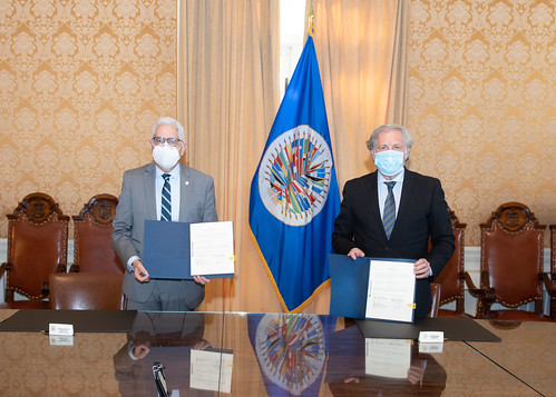 OEA y Bolivia firman acuerdo para observar las elecciones del 18 de octubre