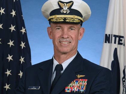 Charles Ray, vicecomandante de la Guardia Costera