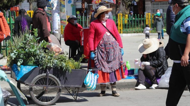 Bolivia, la pandemia y el aumento del tráfico de drogas y deforestación -  Vatican News