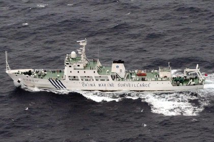 Imagen distribuida por la Guardia Costera Regional japonesa que mostraba una embarcación de vigilancia china navegando en aguas japonesas, junto a las disputadas islas Senkaku, en una foto de archivo (EFE)