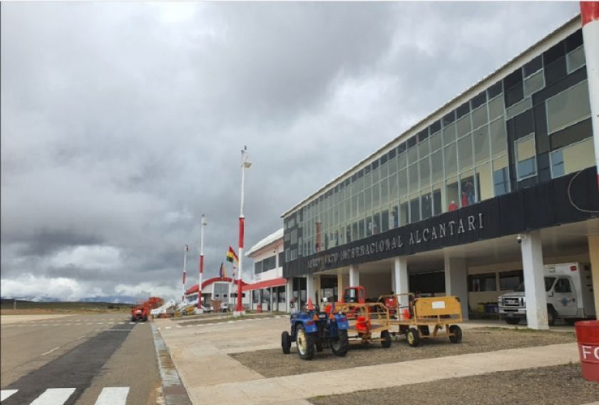 Gobierno identifica “anormalidades” en el aeropuerto Alcantarí