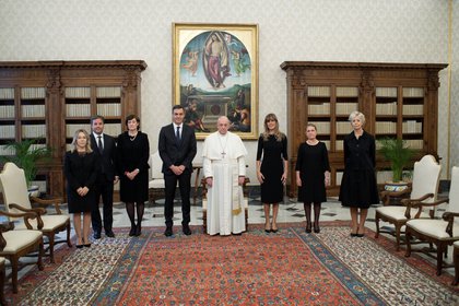 La delegación de España con el papa Francisco. Vatican Media/­Handout via REUTERS 