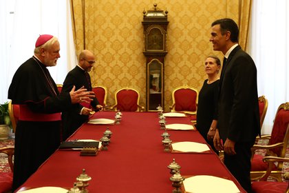 El presidente del Gobierno Pedro Sánchez se reúne con el secretario de Relaciones con los Estados, Monseñor Paul Richard Gallagher, tras su visita con el Papa en el Vaticano POLITICA SOCIEDAD POOL MONCLOA 