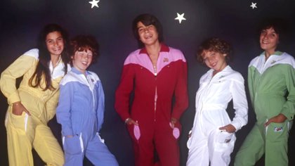 Yolanda, David, Tino, Gemma y Frank aparecieron en la escena musical en la década de los años 80. 