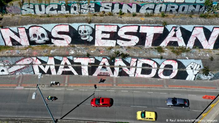 Kolumbien Grafiti They are killing us (Raul Arboleda/AFP/Getty Images)