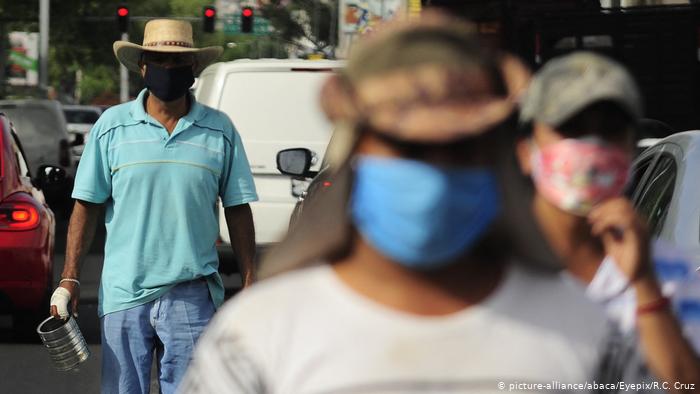 Personas con mascarilla en Ciudad de México.