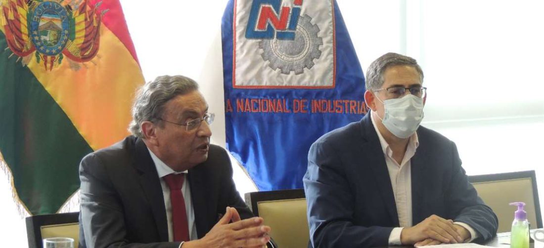 Rolando Kempff, presidente de la CNC (izq.) e Ivo Blazicevic de la CNI durante la reunión