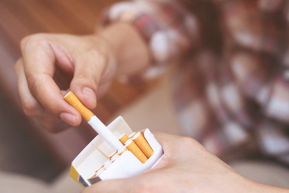 Aquellos que dejaron el cigarrillo a los 40 años redujeron su riesgo aumentado de muerte prematura por enfermedad coronaria en un 90%, mostraron los datos. (Shutterstock)