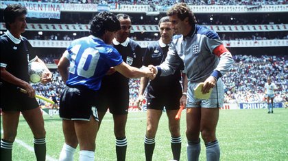 Maradona y Shilton en el sorteo del Mundial 86 (Foto: Shutterstock)