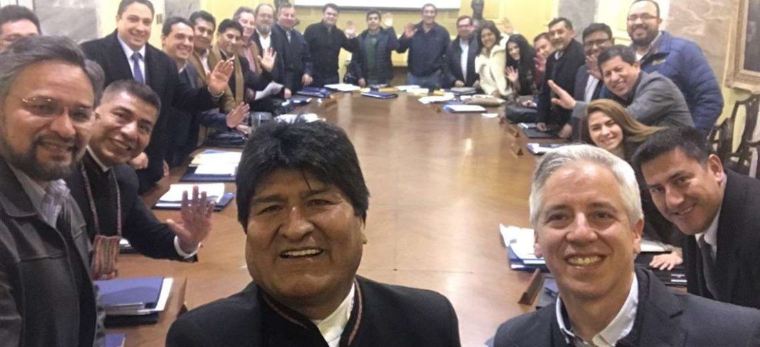 Una selfie del expresidente, y su último gabinete