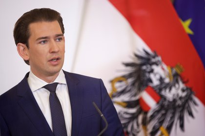 Austria's Chancellor Sebastian Kurz speaks during a news conference, as the coronavirus disease (COVID-19) outbreak continues, in Vienna, Austria October 19, 2020. REUTERS/Lisi Niesner