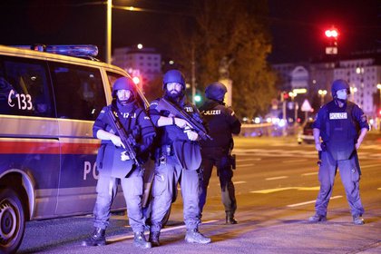Policía desplegada en las calles de Viena, Austria (REUTERS/Lisi Niesner)