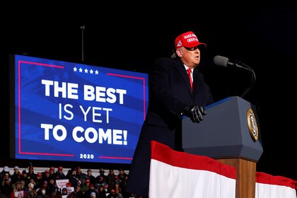Donald Trump, durante un acto de campaña el lunes en Michigan, uno de los estados bisagra de estas elecciones (REUTERS/Carlos Barria)