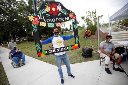 La comunidad latina será por primera vez la minoría más grande en votar en Estados Unidos (REUTERS/Jonathan Drake)