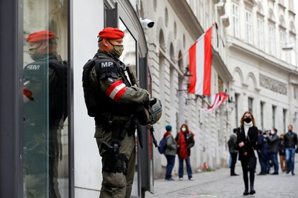 Gran despliegue de seguridad en las calles tras los ataques del lunes por la noche (REUTERS/Leonhard Foeger)
