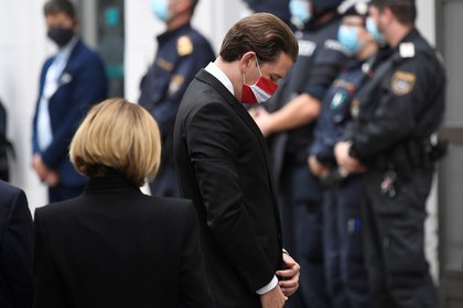 El primer ministro Sebastian Kurz rindió homenaje a las víctimas (REUTERS/Radovan Stoklasa)