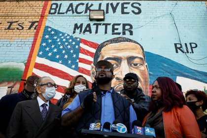 Miles de personas en diferentes partes del mundo impulsar el movimiento "Black Lives Matters", tras el asesinato de George Floyd (REUTERS/Brendan McDermid)