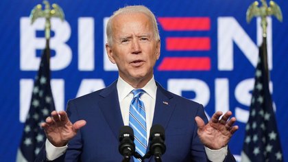 El candidato demócrata a la presidencia de EEUU, Joe Biden, hablando en Wilmington, Delaware. Nov 4, 2020. REUTERS/Kevin Lamarque