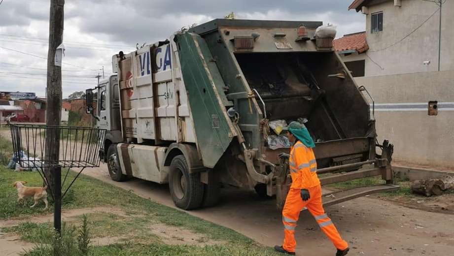 Bloqueos impiden que camiones depositen su basura en el vertedero de San Miguel de Los Junos | EL DEBER