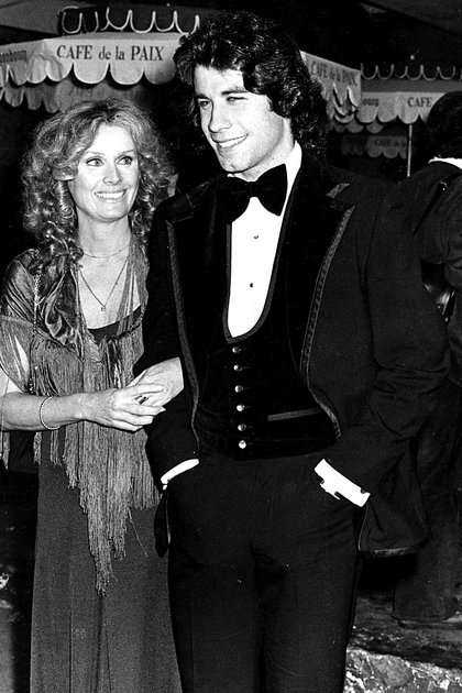 John Travolta y Diana Hyland en 1976 (Crédito: Shutterstock)
