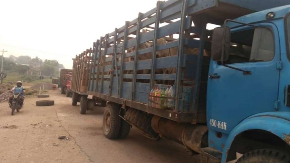 Varios camiones fueron retenidos por ocho horas/Foto: EL DEBER