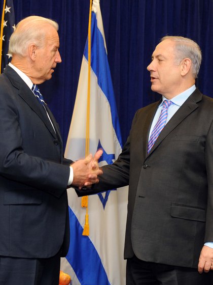 Biden junto al premier israelí Benjamin Netanyahu en 2010.