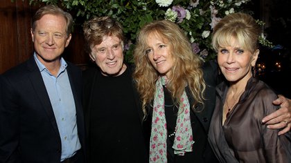 James, Robert y Shawna Redford junto a Jane Fonda/Shutterstock 