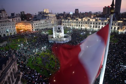 Las manifestaciones en Perú contra la destitución de Martín Vizcarra fueron masivas (AFP)