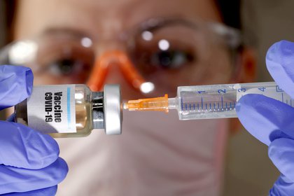 Vacuna contra la COVID-19. REUTERS/Dado Ruvic/Archivo