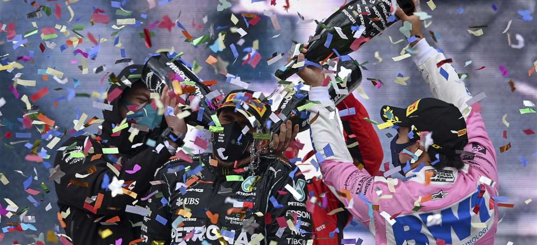 Lewis Hamilton celebrando su victoria. Foto: AFP