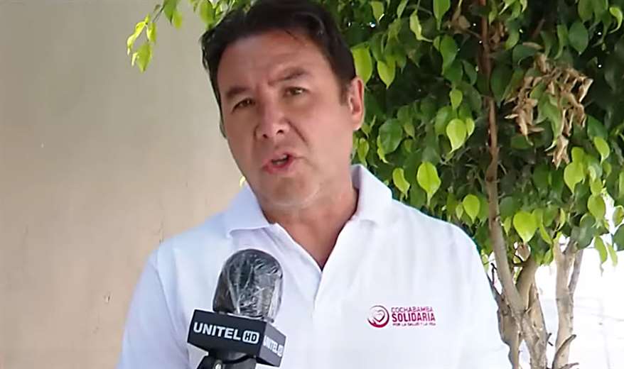 Marcelo Piérola, presidente del Comité Cívico de Cochabamba brinda apoyo a Jorge Valda