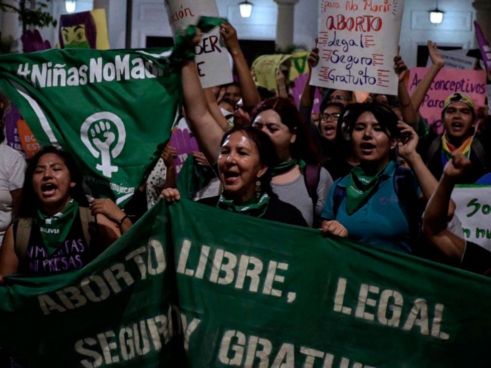 Bartolinas piden retomar el debate del aborto en Bolivia