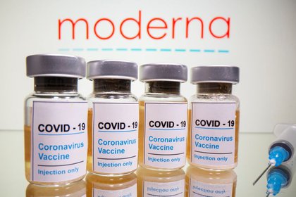 Moderna anunció que podrá producir hasta 20 millones de vacunas para fin de año y todas se usarán en EEUU (REUTERS/Dado Ruvic)