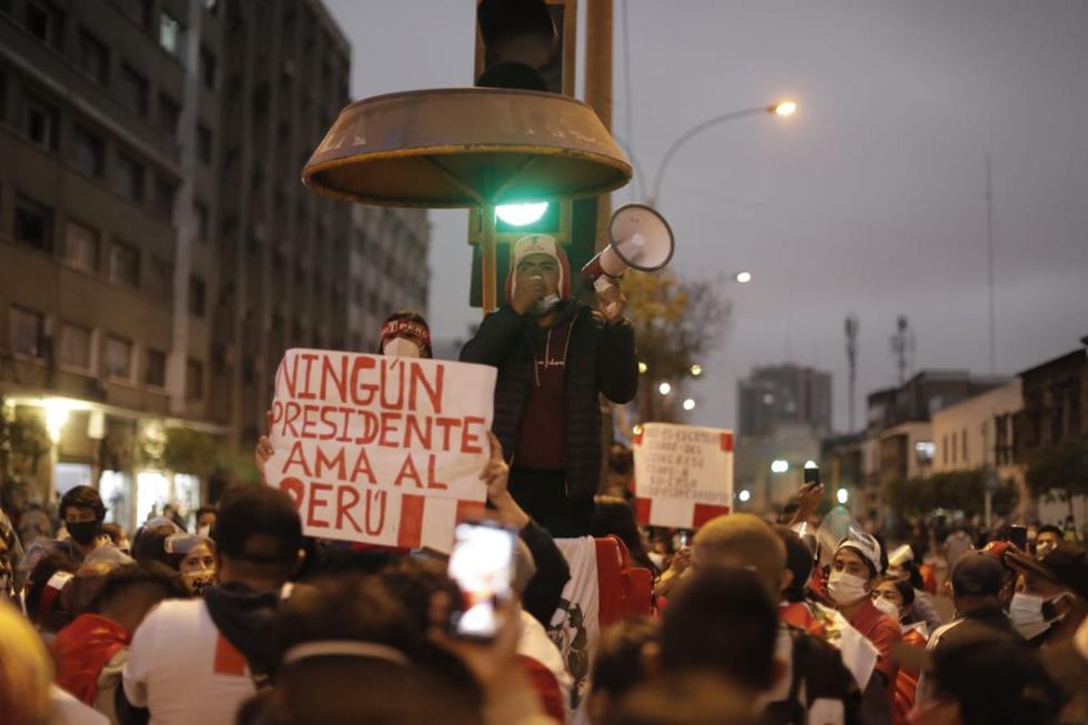 Manifestantes se movilizaron este lunes por las principales vías del Cercado de Lima tras la elección de Francisco Sagasti como presidente del Congreso y, por ende, mandatario hasta el 28 de julio del 2021. (Fotos: Renzo Salazar/@photo.gec)