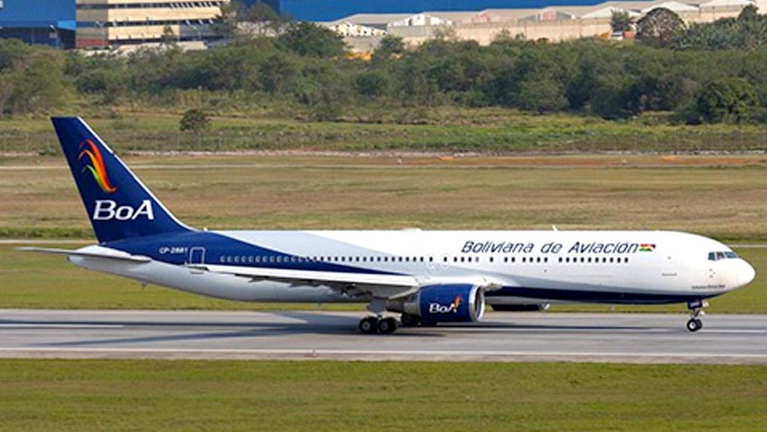 Imagen referencial de un avión de BoA en el aeropuerto de Cochabamba.